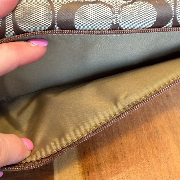 Coach Vintage Signature Khaki and White Leather Wallet - Picture 10 of 16